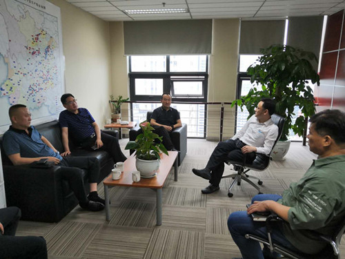 司正林一行到四川西南水泥進(jìn)行業(yè)務(wù)回訪