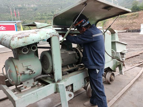 陜煤建設礦建二公司：安全生產月里的機電護航行動
