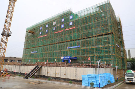 陜煤建設(shè)漢中分公司承建的漢鋼公司新建綜合辦公樓項目順利封頂