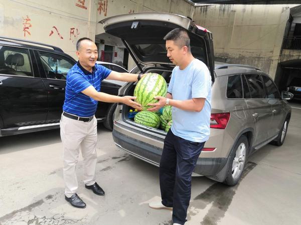 陜煤建設物資公司：夏送清涼 情系一線