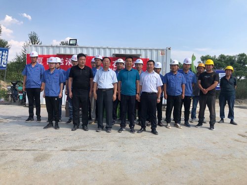 陜西靖神鐵路有限公司總經理楊志光一行深入靖神鐵路項目“送清涼”