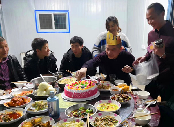 陜煤建設礦建三公司崔木項目部開展為職工過生日活動