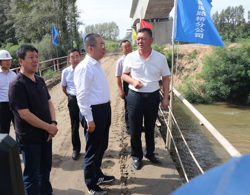 榆林市委副書記、市長李春臨深入陜煤建設路橋分公司靖神鐵路項目調研指導