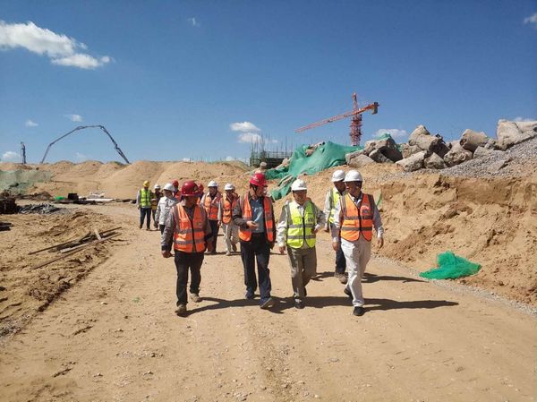 榆林化學領導紀國強一行深入煤儲運裝置項目檢查指導工作