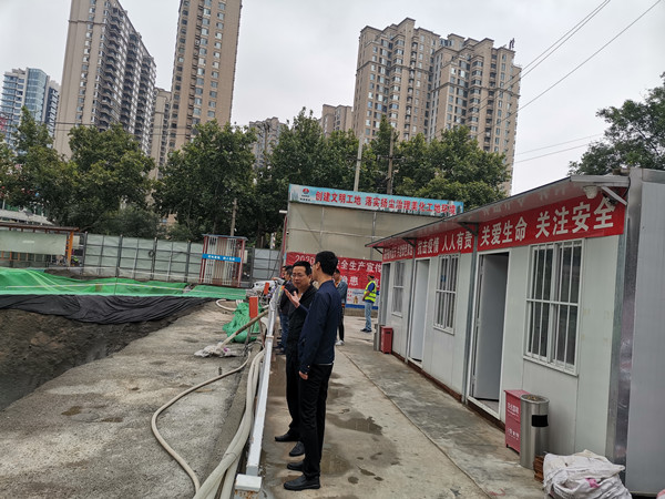 贠公法蒞臨智慧泊車公司施工現場檢查指導工作