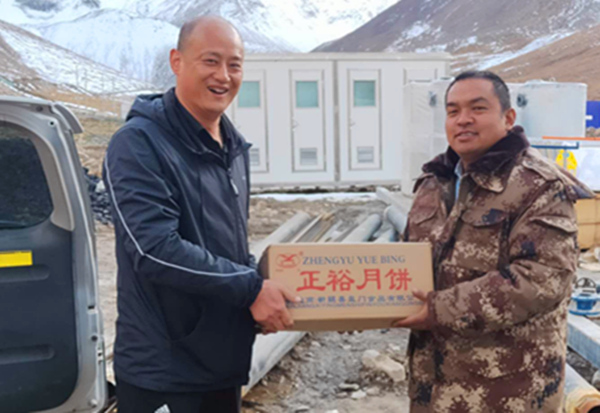 陜煤建設礦建三公司“雙節”來臨之際慰問一線職工