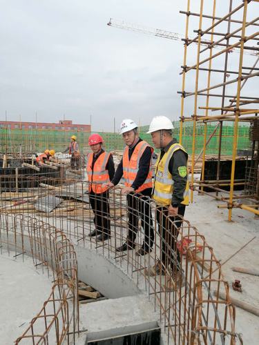 陜煤建設銅煤公司領導雙節前夕深入施工現場看望慰問一線職工