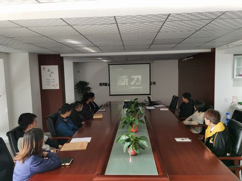 陜煤建設(shè)咸陽(yáng)分公司組織團(tuán)員觀看抗美援朝紀(jì)錄片《斷刀》