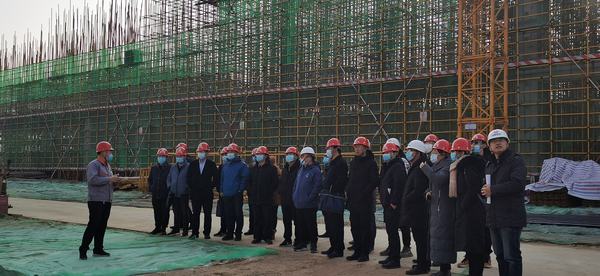 陜煤建設(shè)鋼網(wǎng)架頂升新技術(shù)應(yīng)用觀摩活動(dòng)在渭南分公司南京金龍項(xiàng)目部順利開(kāi)展