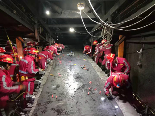 陜煤建設機電安裝公司硫化班組在實踐中落實學習成效