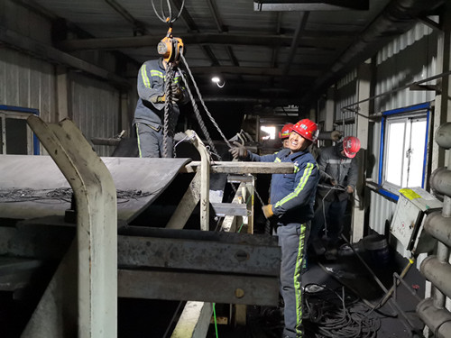 陜煤建設機電安裝公司奮戰48小時更換小保當礦7條膠帶