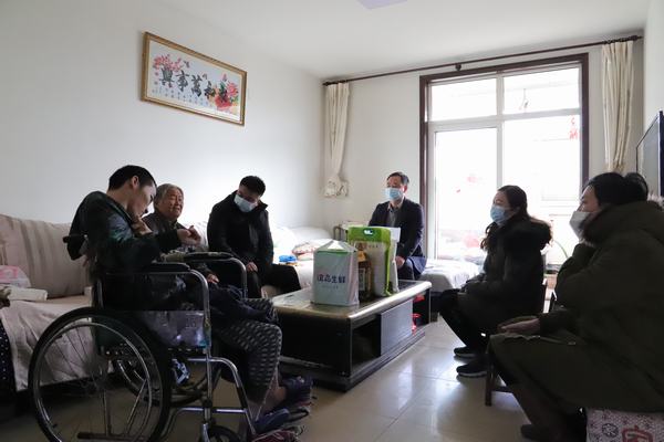 陜煤建設礦建二公司組織開展困難職工慰問活動