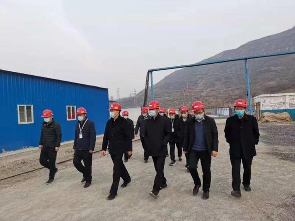 陜西省煤監(jiān)局領(lǐng)導(dǎo)蒞臨陜煤建設(shè)礦建二公司王峰項(xiàng)目部檢查指導(dǎo)工作
