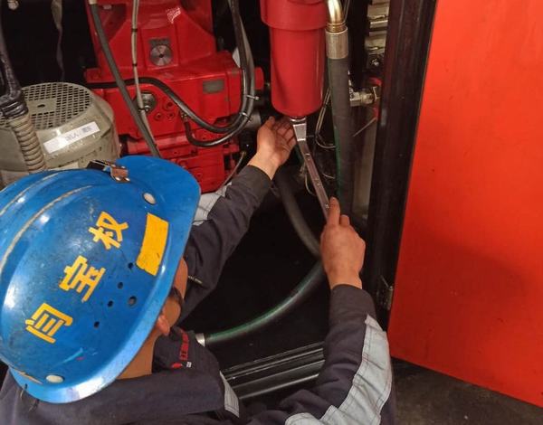 陜煤建設洗選煤運營公司紅柳林洗煤廠項目部： 年節(jié)生產(chǎn)穩(wěn)運轉 養(yǎng)護設備出新招