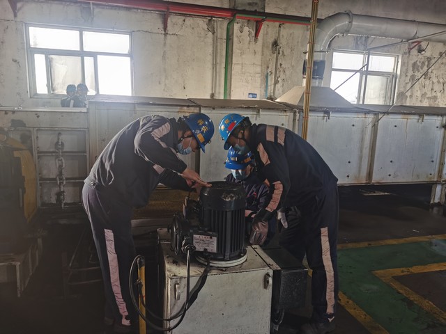 【春節一線報道】陜煤建設洗選煤運營公司紅柳林洗煤廠項目部：  堅守崗位過除夕，送上“平安?！?></div>
                                <div   id=