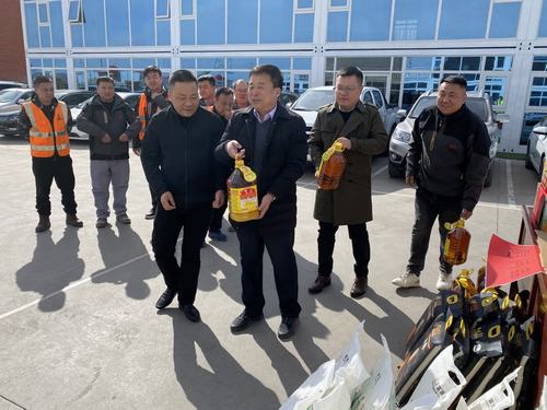 陜煤建設銅煤公司看望慰問春節(jié)堅守一線的項目部職工