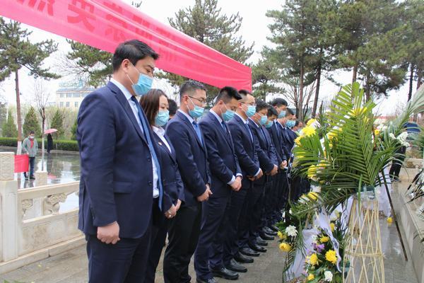 陜煤建設(shè)榆林公司開展“緬懷革命先烈 弘揚(yáng)紅色精神”主題黨日活動