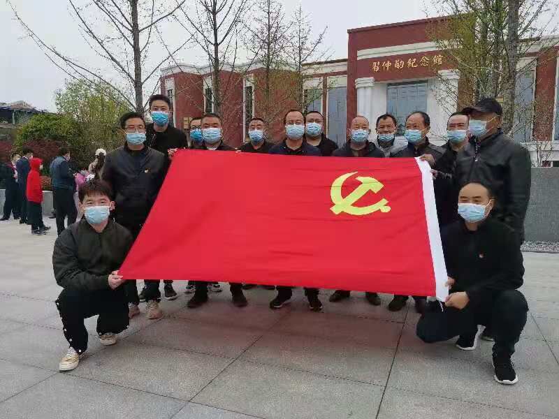 陜煤建設(shè)天工公司土建第十二黨支部開展“祭掃烈士陵園，緬懷革命先烈”主題黨日活動