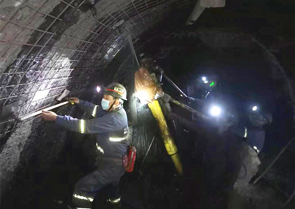 陜煤建設礦建三公司：貫通啦！雙龍項目部二盤區運輸大巷與10#聯巷“牽手”成功