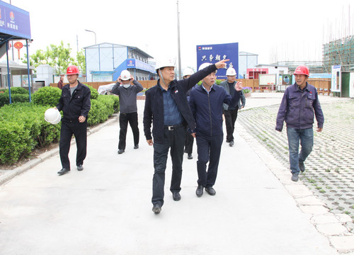 侯本英深入山水逸境小區(qū)、老城改造項目調(diào)研指導(dǎo)工作