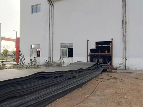 陜煤建設機電安裝公司曹家灘項目部施工大干迎“五一”