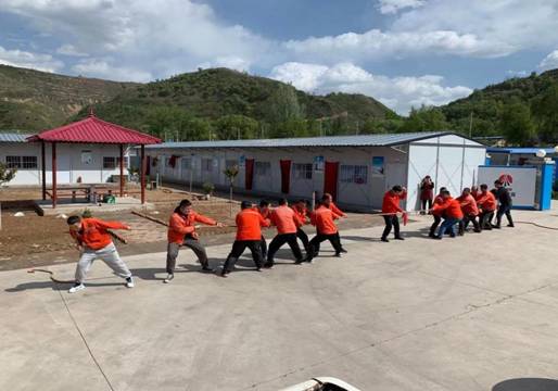 陜煤建設(shè)天工公司安裝一部舉行“慶五一、迎五四”拔河比賽