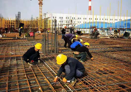 揮灑汗水，亮劍拼搏，以勞動(dòng)為五一添色彩