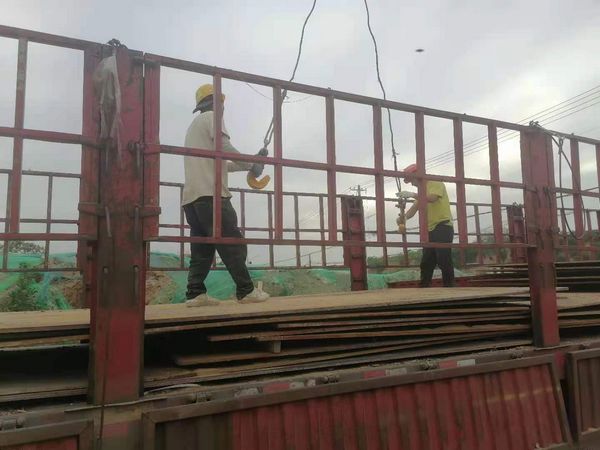 陜煤建設天工公司秦漢新城渭陽佳苑項目部全體 人員齊動手“鋪設道路”確保項目順利施工