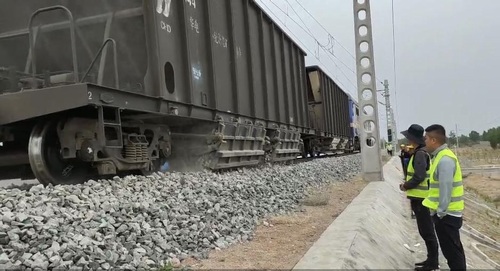 陜煤建設路橋分公司靖神鐵路液化廠標段道砟補砟任務圓滿完成