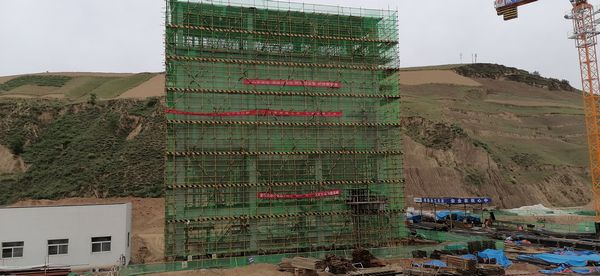 陜煤建設天工公司承建的矸石倉工程主體結構順利封頂