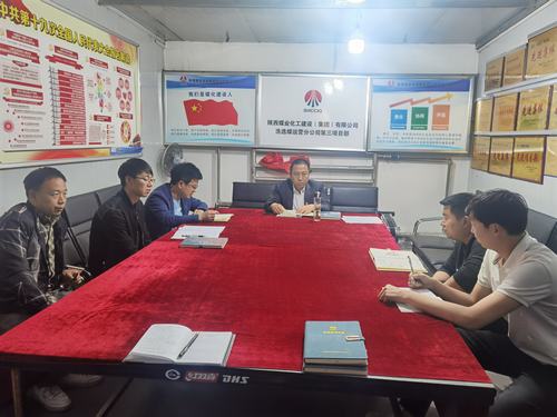 陜煤建設洗選煤運營公司第三項目部紅柳林煤礦44205順槽管路安裝工程有序進行