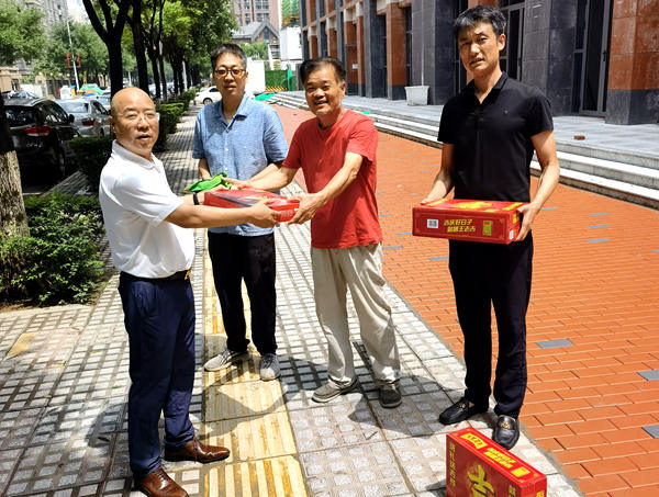 陜煤建設公司：情系一線“送清涼”