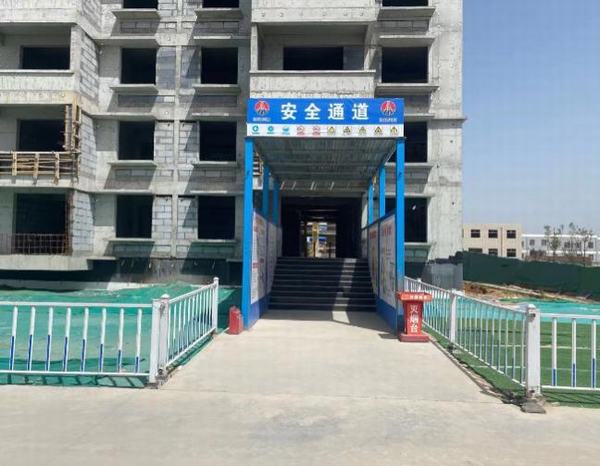 陜煤建設(shè)銅煤公司第九項(xiàng)目部承建的萬榮錦園項(xiàng)目順利通過“市級文明工地”驗(yàn)收