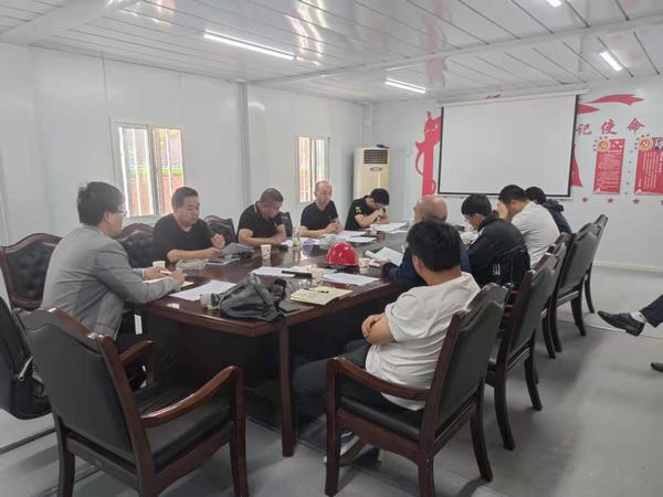 陜煤建設銅煤公司延安項目部承建的金延安藝術幼兒培訓中心順利通過主體驗收