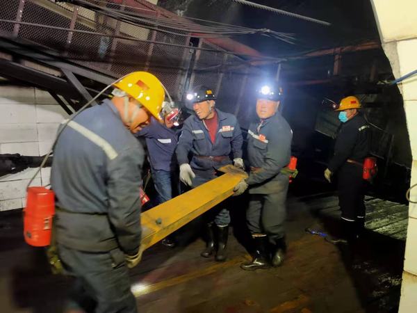 陜煤建設(shè)韓城分公司安裝四項(xiàng)目部“雙速驅(qū)動(dòng)”曬出好成績(jī)