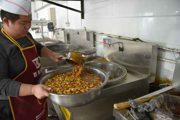 陜煤建設(shè)煤礦運(yùn)營(yíng)服務(wù)分公司：把“食”事辦好，讓幸福走上舌尖