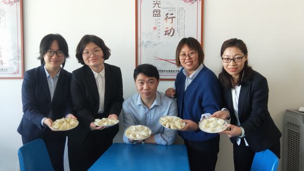 陜煤建設榆林公司 餃香迎冬至 溫情暖人心