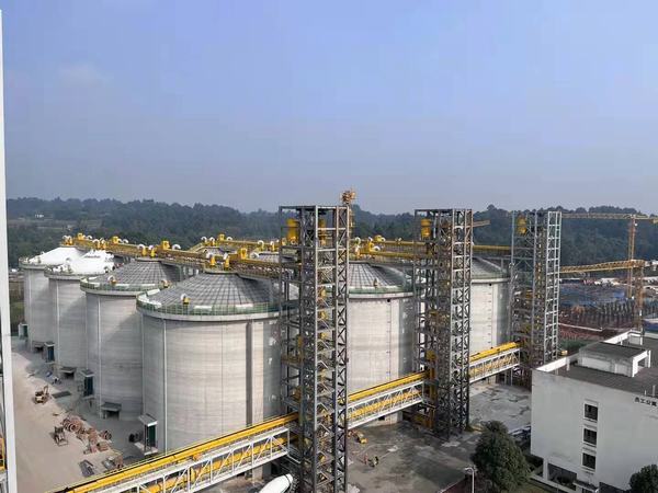 陜煤建設(shè)銅煤公司承建的中央儲(chǔ)備糧四川項(xiàng)目順利通過竣工驗(yàn)收