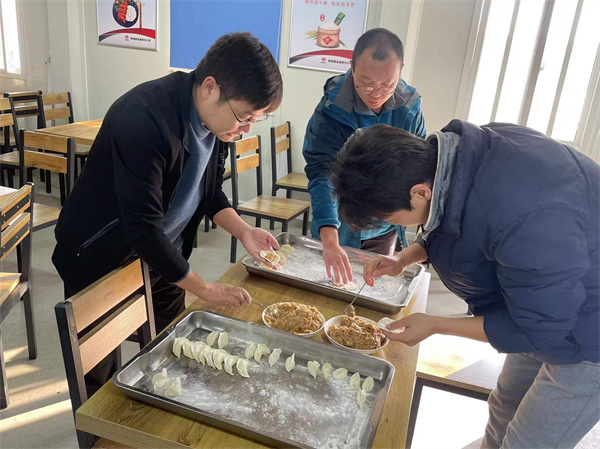 堅守項目現場,別樣溫暖瞬間