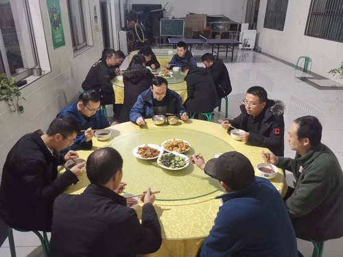 陜煤建設路橋分公司:這個臘八我們一起同‘粥’共濟