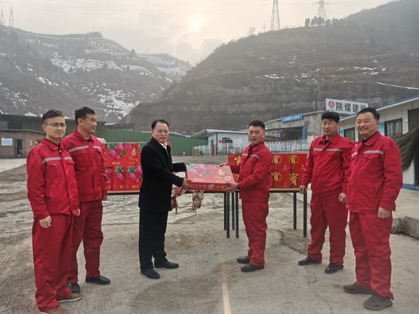 陜煤建設(shè)礦建二公司開展春節(jié)送溫暖 慰問進基層活動