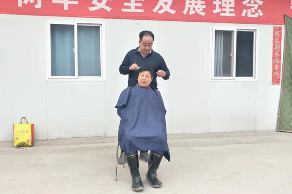 陜煤建設礦建二公司王峰項目部:“龍抬頭討彩頭”忙壞“托尼老師”