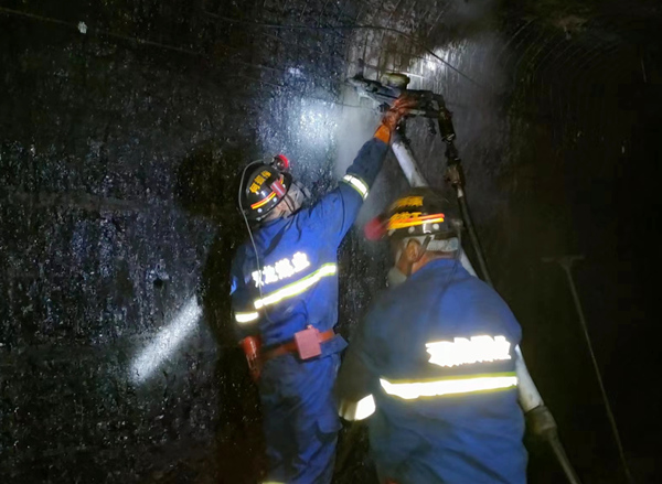 陜煤建設(shè)礦建三公司雙龍項目部:大干紅五月 進(jìn)尺創(chuàng)新高