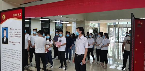 走近勞模工匠,感悟勞動光榮