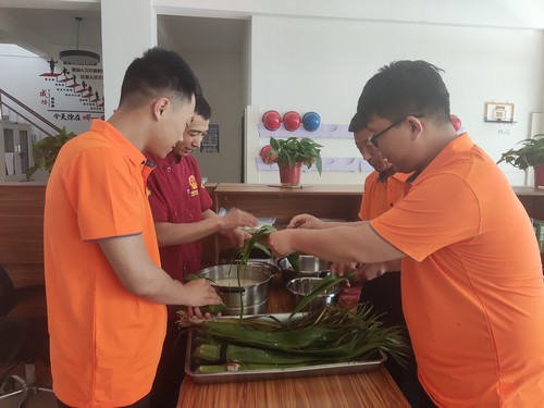 粽葉飄香迎安康！陜煤建設(shè)路橋分公司各基層項(xiàng)目部開展迎端午系列活動(dòng)