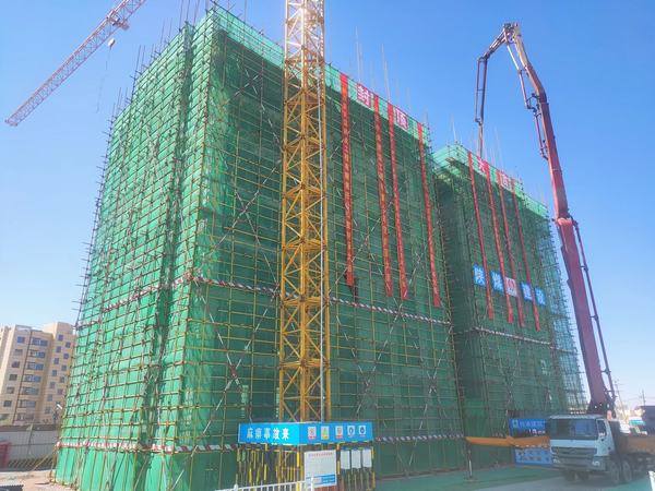 陜煤建設(shè)內(nèi)蒙古分公司正泰雅苑B區(qū)項目5#樓主體工程順利封頂