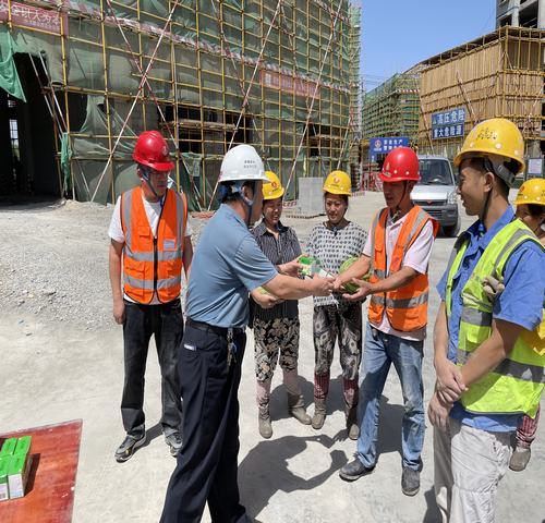 陜煤建設西北分公司開展“高溫慰問送清涼，情系基層暖人心”活動