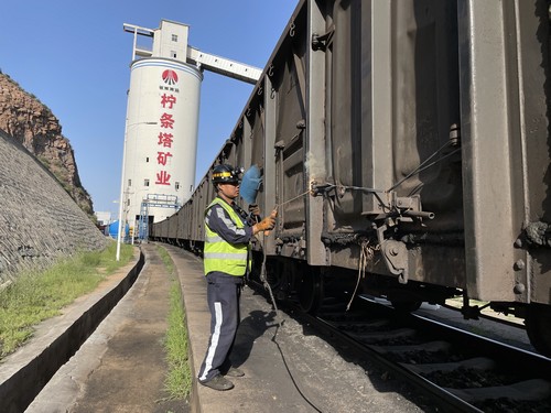 陜煤建設洗選煤運營公司檸條塔運營項目部：戰高溫 斗酷暑 保運輸