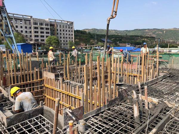 陜煤建設韓城分公司土建三項目部大體積混凝土一次性澆筑完成