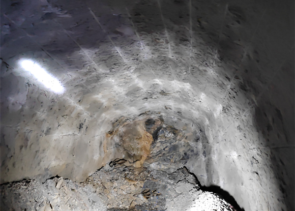 陜煤建設(shè)礦建三公司鏡鐵山項(xiàng)目部“光面爆破”技術(shù)顯成效